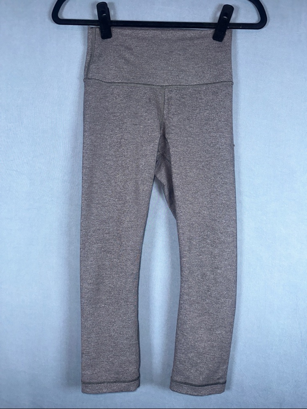 Lululemon Cropped Leggings 6 Gray High Rise No Tag, small snag (SEE PHOTOS)